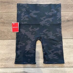 SPANX Black Camo lamn Bike Shorts